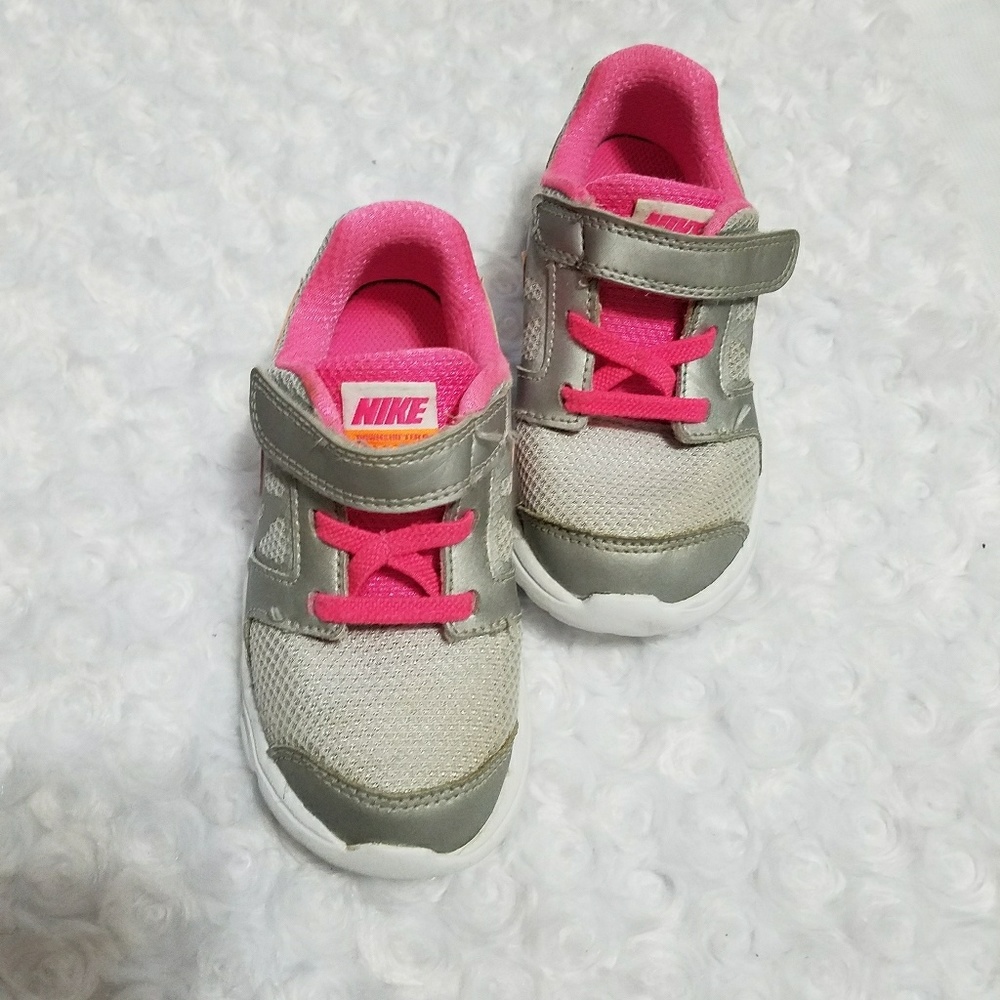 NIKE SNEAKERS